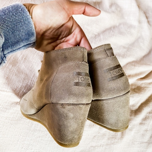 TOMS Suede Wedges - Picture 5 of 6